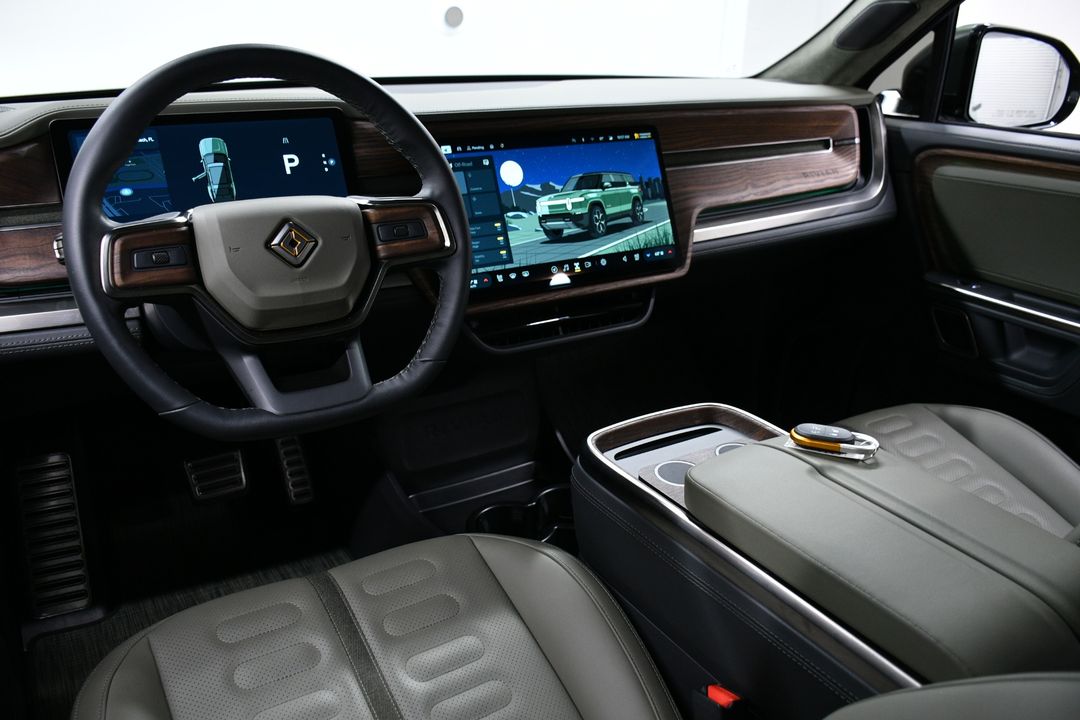 2023 Rivian R1S