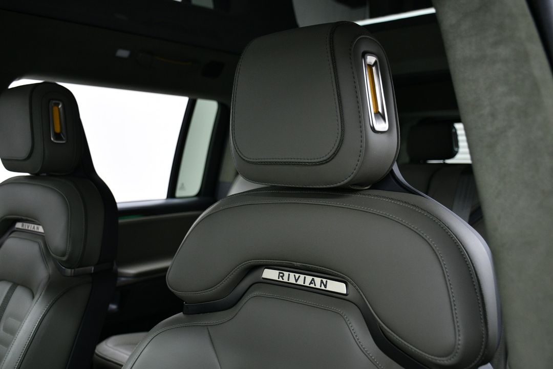 2023 Rivian R1S