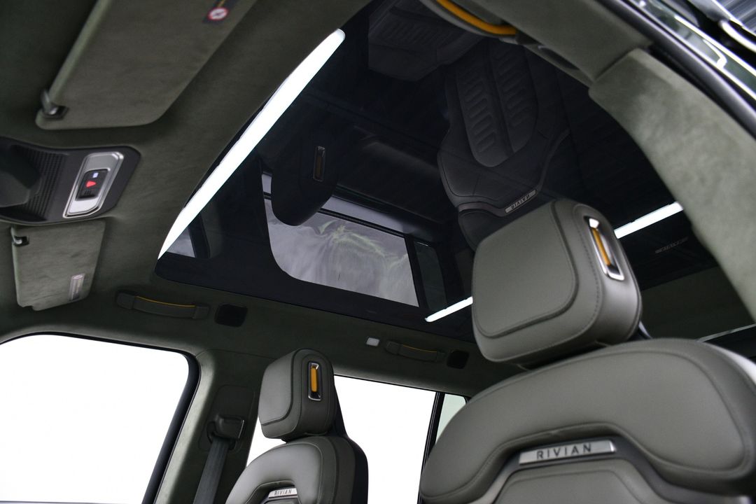 2023 Rivian R1S