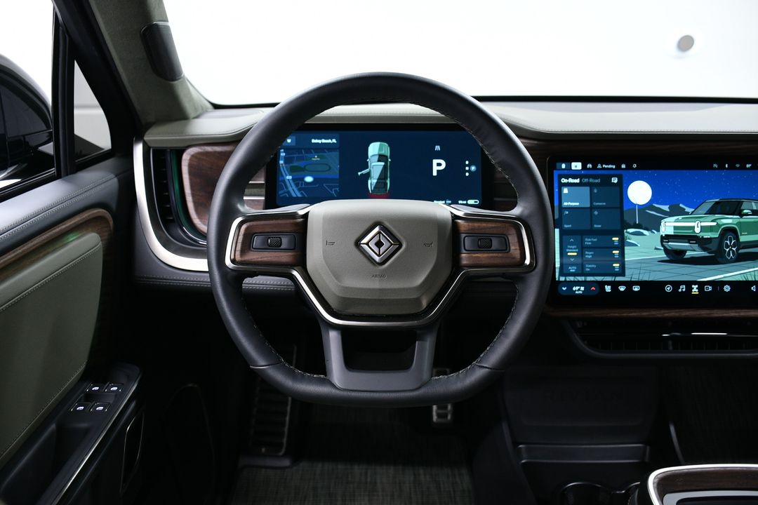 2023 Rivian R1S