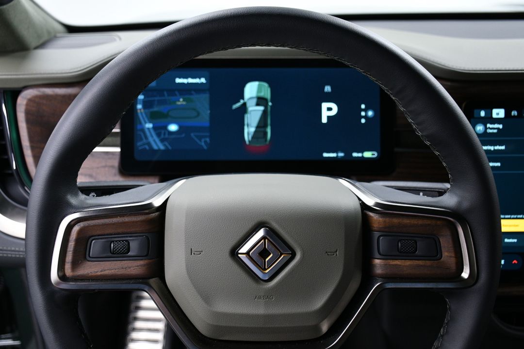 2023 Rivian R1S