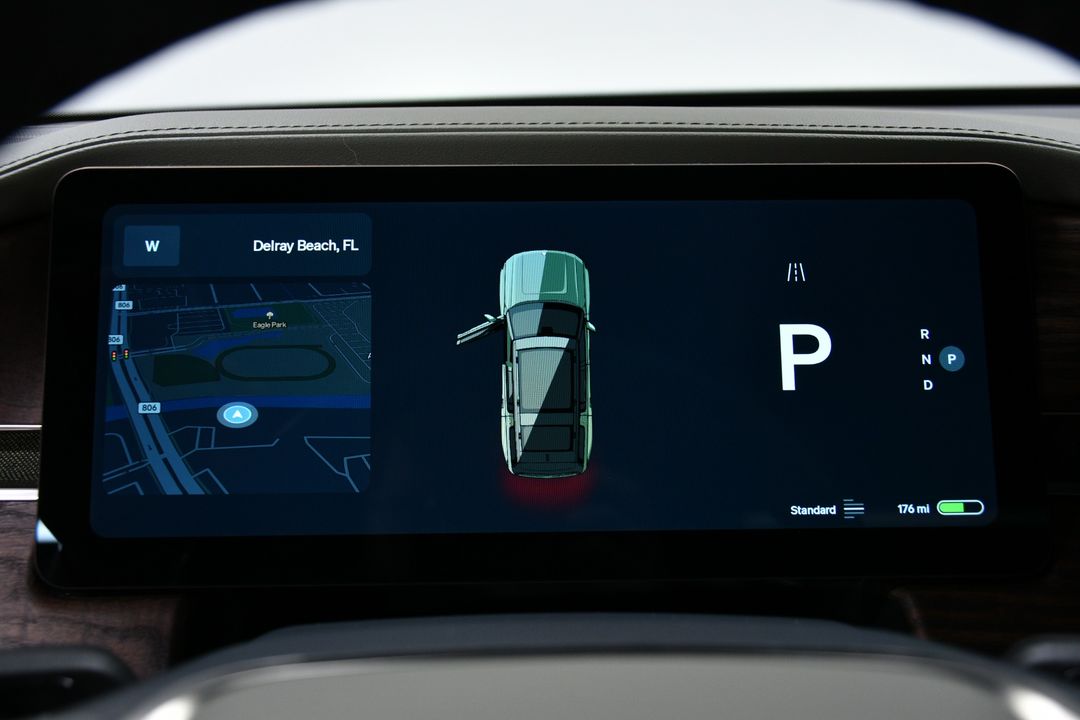 2023 Rivian R1S