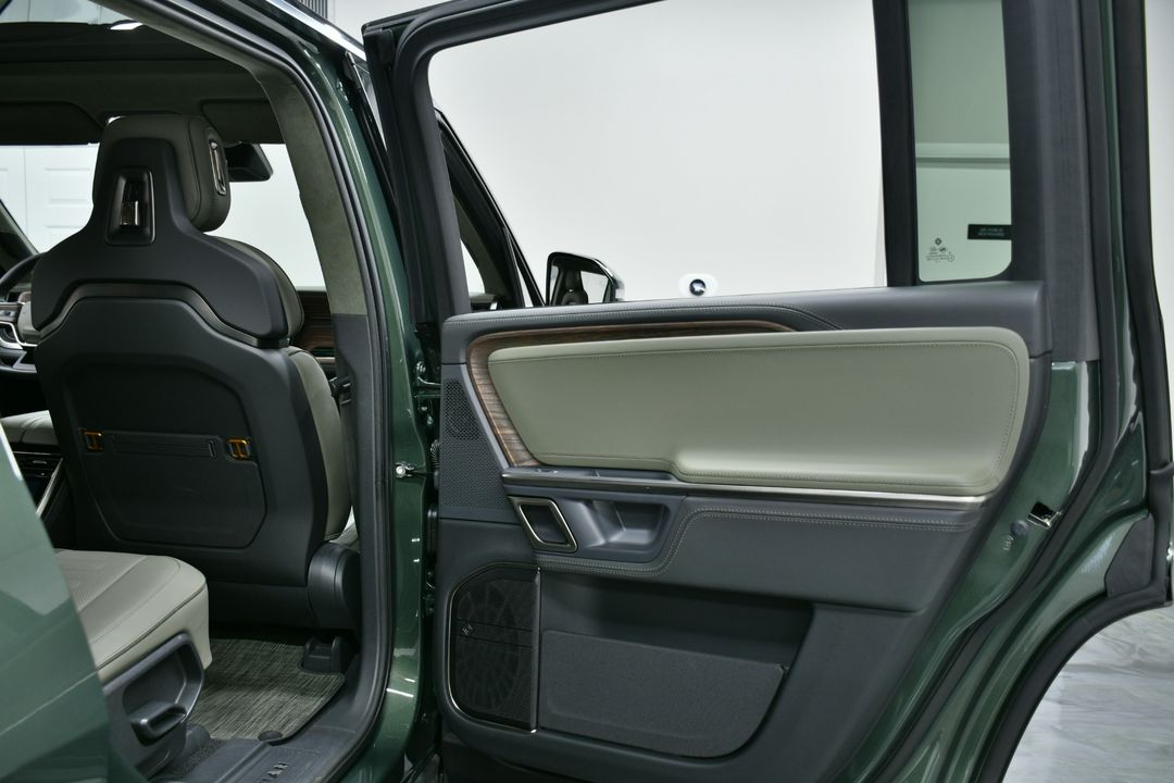 2023 Rivian R1S
