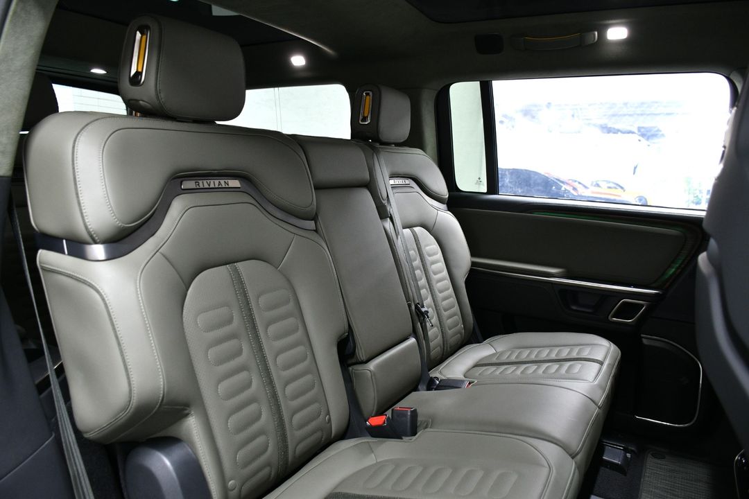 2023 Rivian R1S