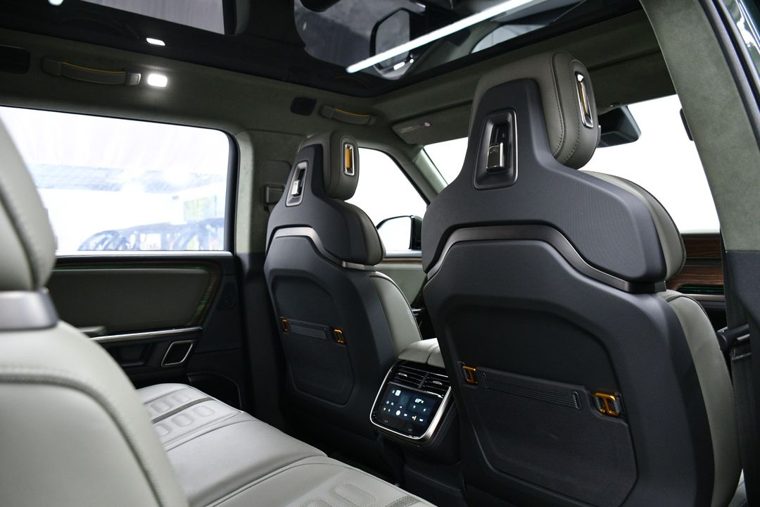 2023 Rivian R1S