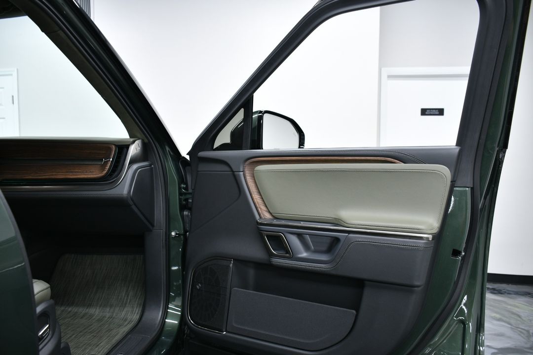 2023 Rivian R1S