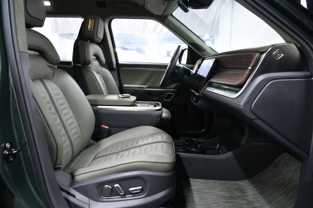 2023 Rivian R1S