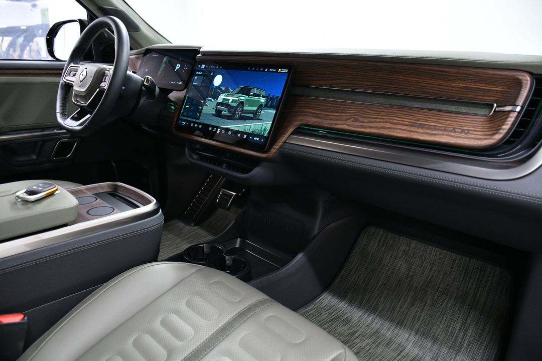 2023 Rivian R1S