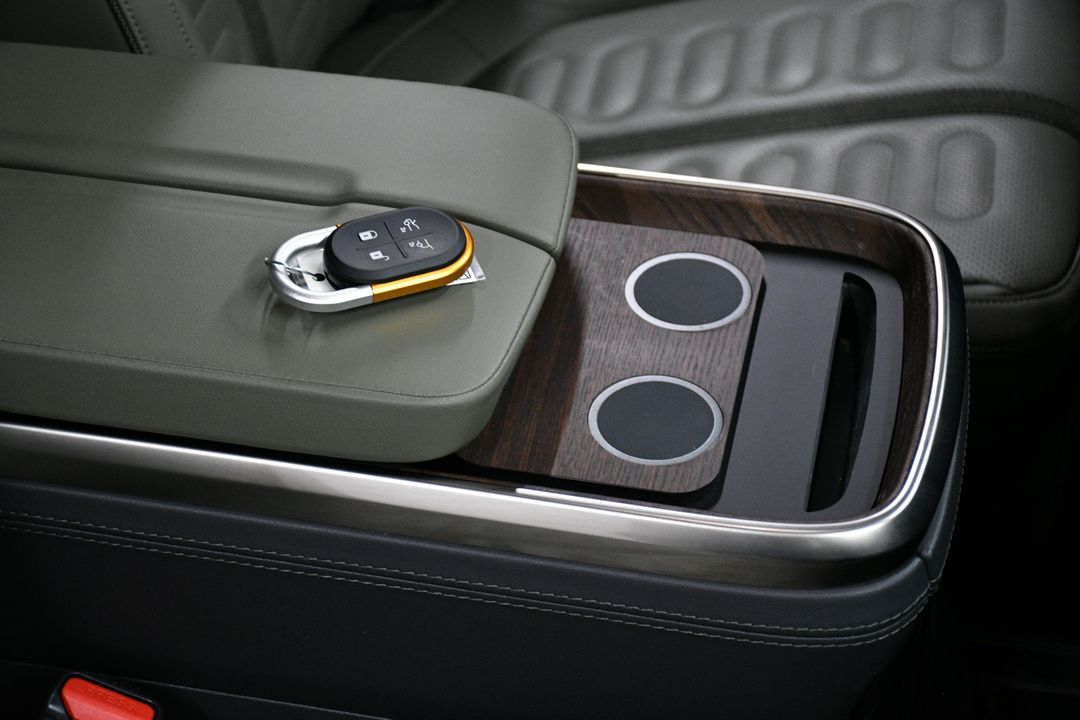 2023 Rivian R1S