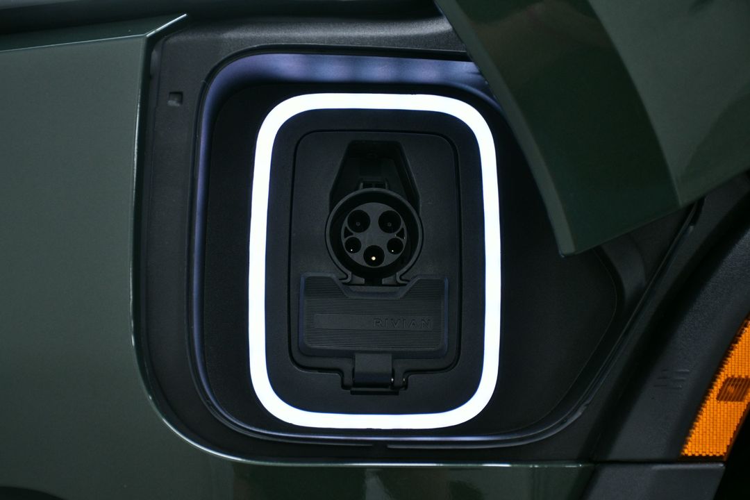 2023 Rivian R1S