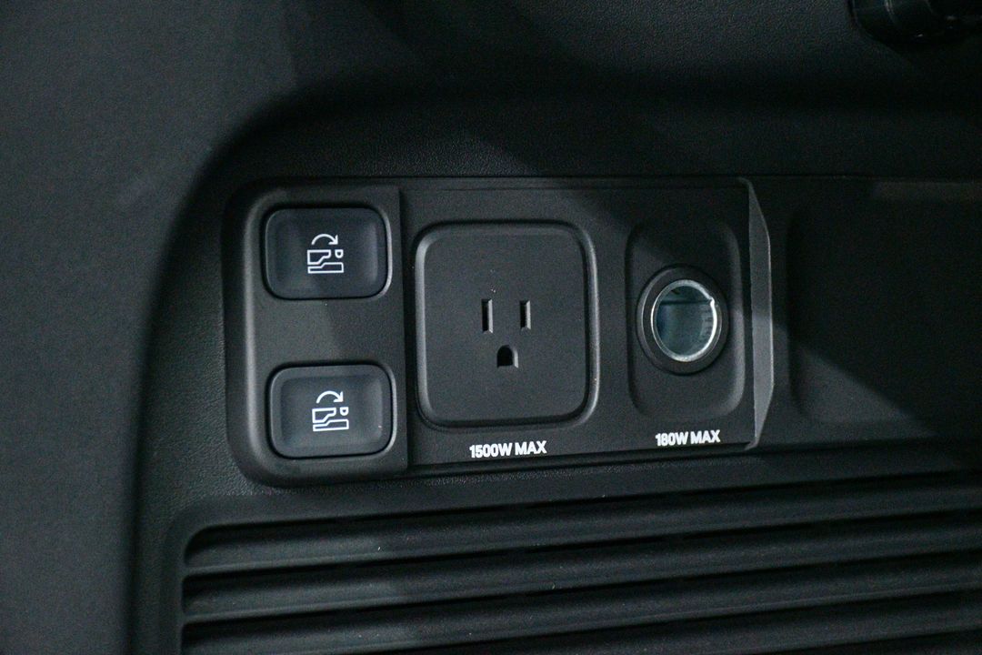 2023 Rivian R1S