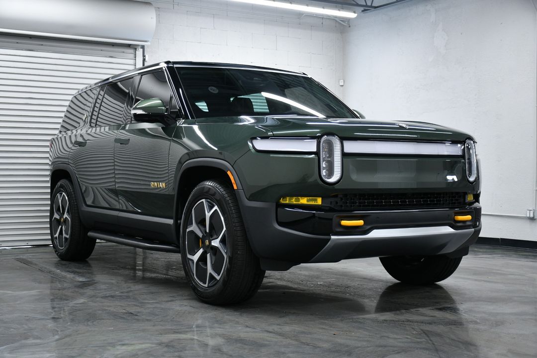2023 Rivian R1S