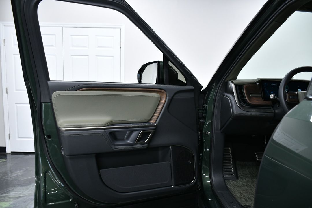 2023 Rivian R1S