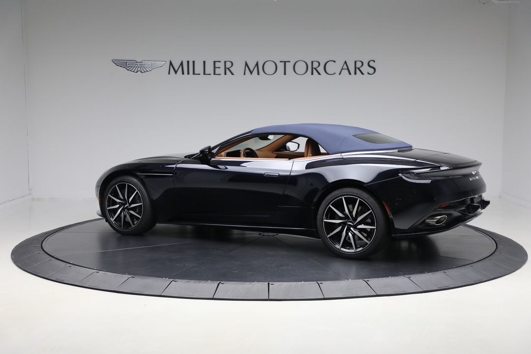 2022 Aston Martin DB11