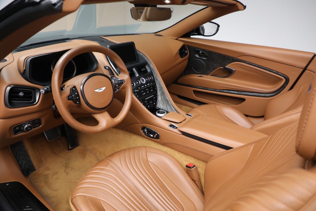 2022 Aston Martin DB11