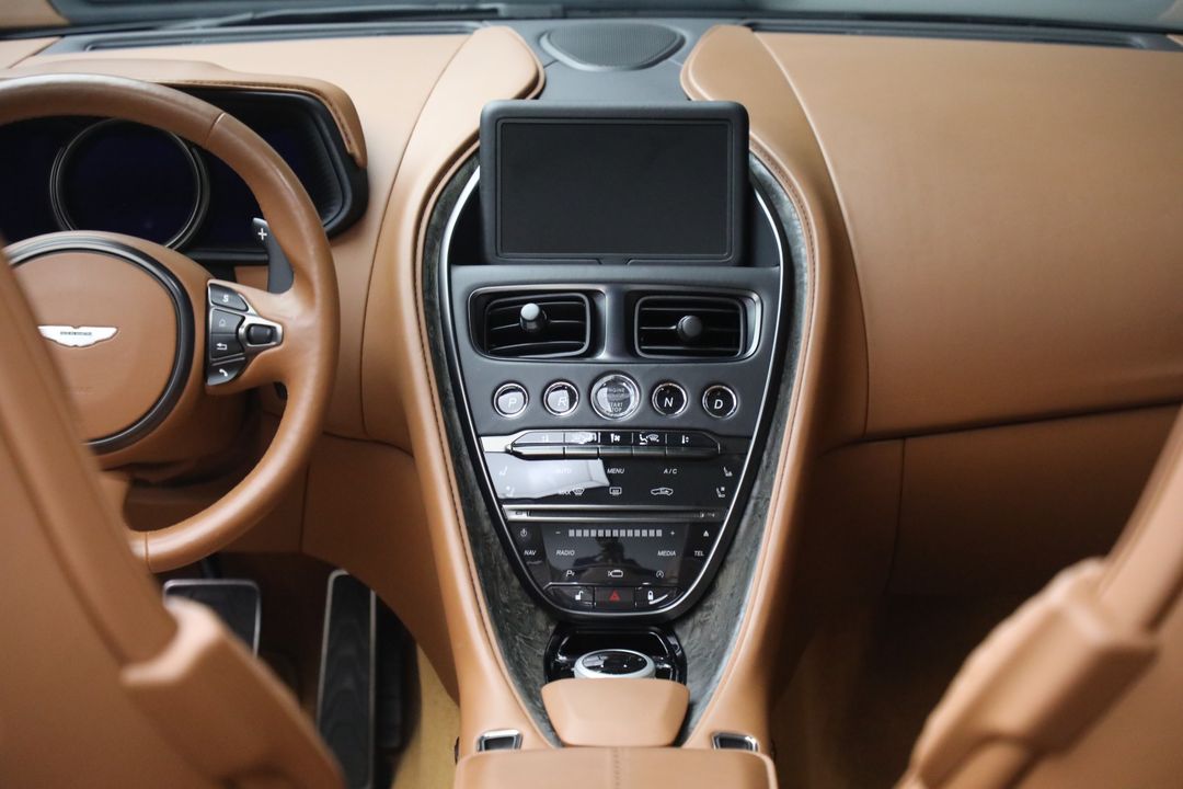 2022 Aston Martin DB11