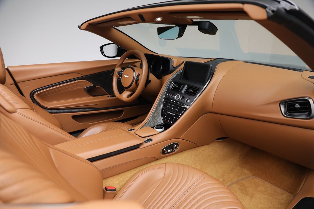 2022 Aston Martin DB11