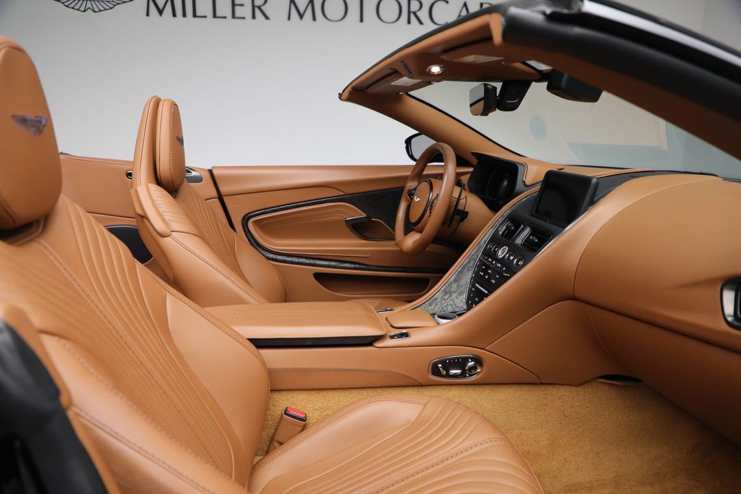 2022 Aston Martin DB11