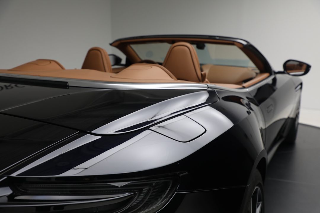 2022 Aston Martin DB11