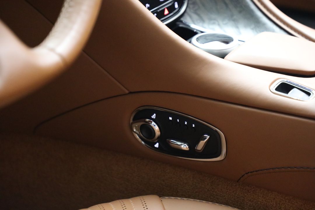2022 Aston Martin DB11