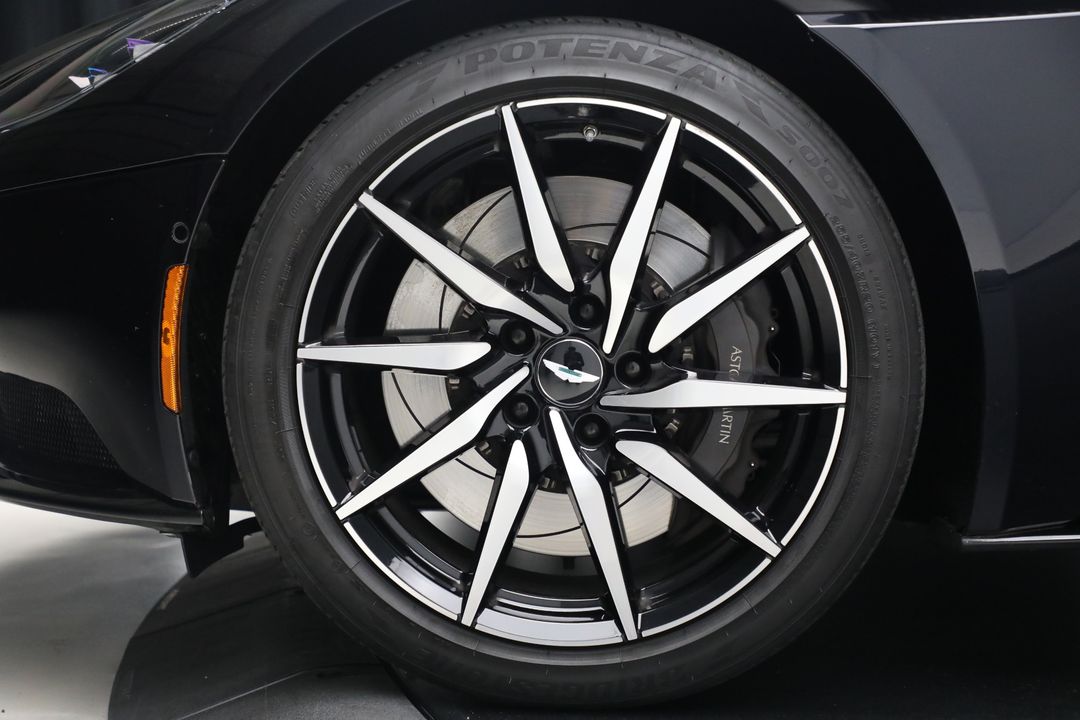 2022 Aston Martin DB11