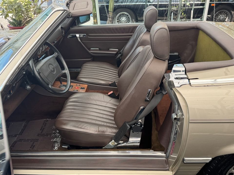 1988 Mercedes-Benz 560-Class