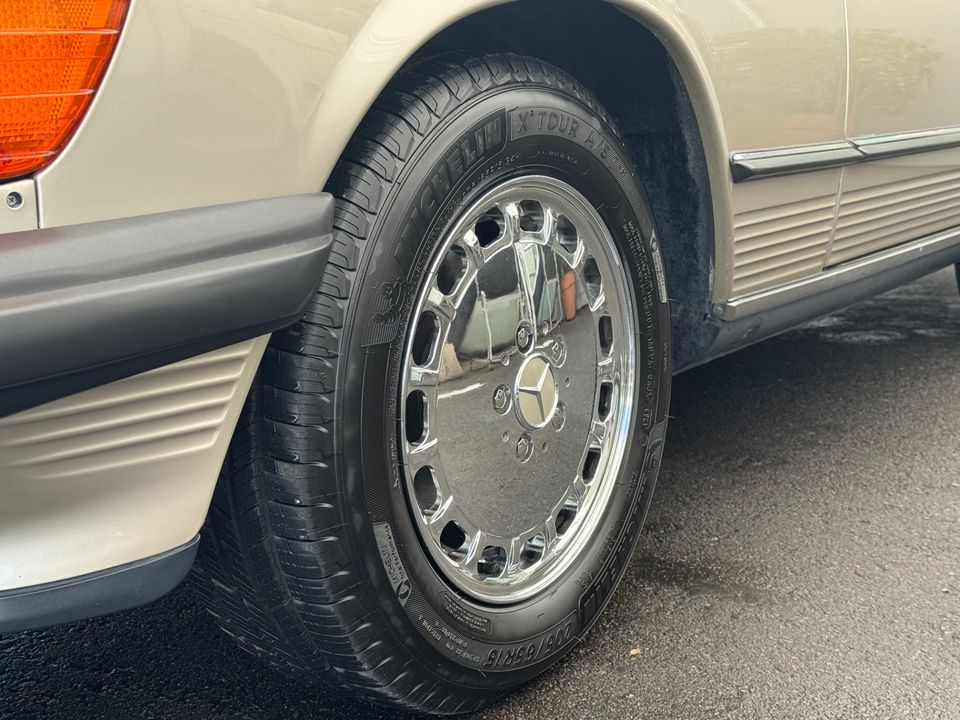 1988 Mercedes-Benz 560-Class