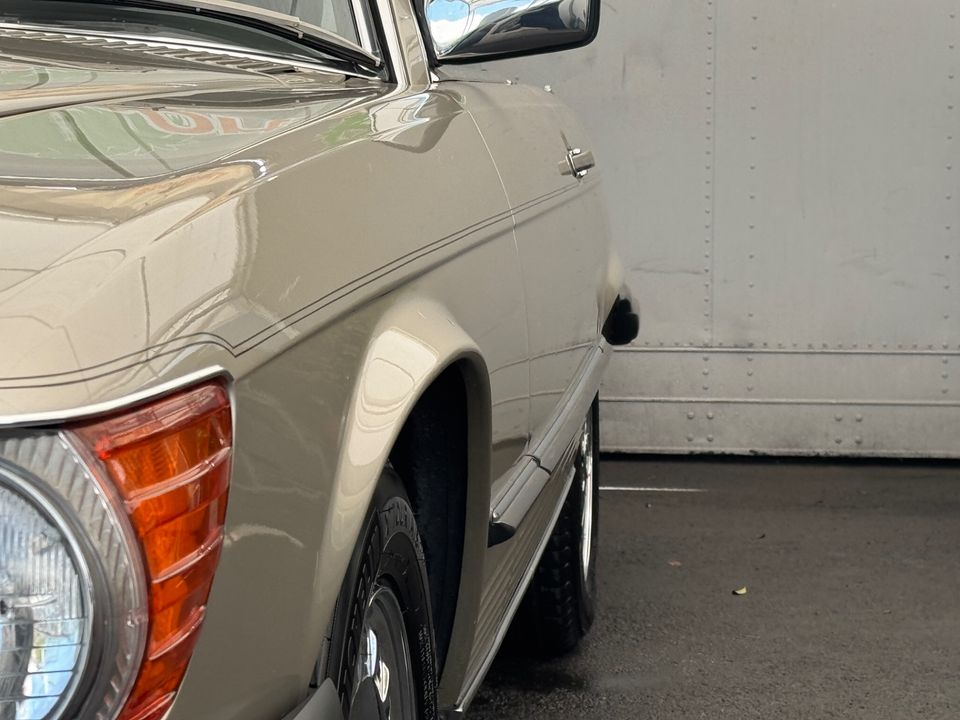 1988 Mercedes-Benz 560-Class