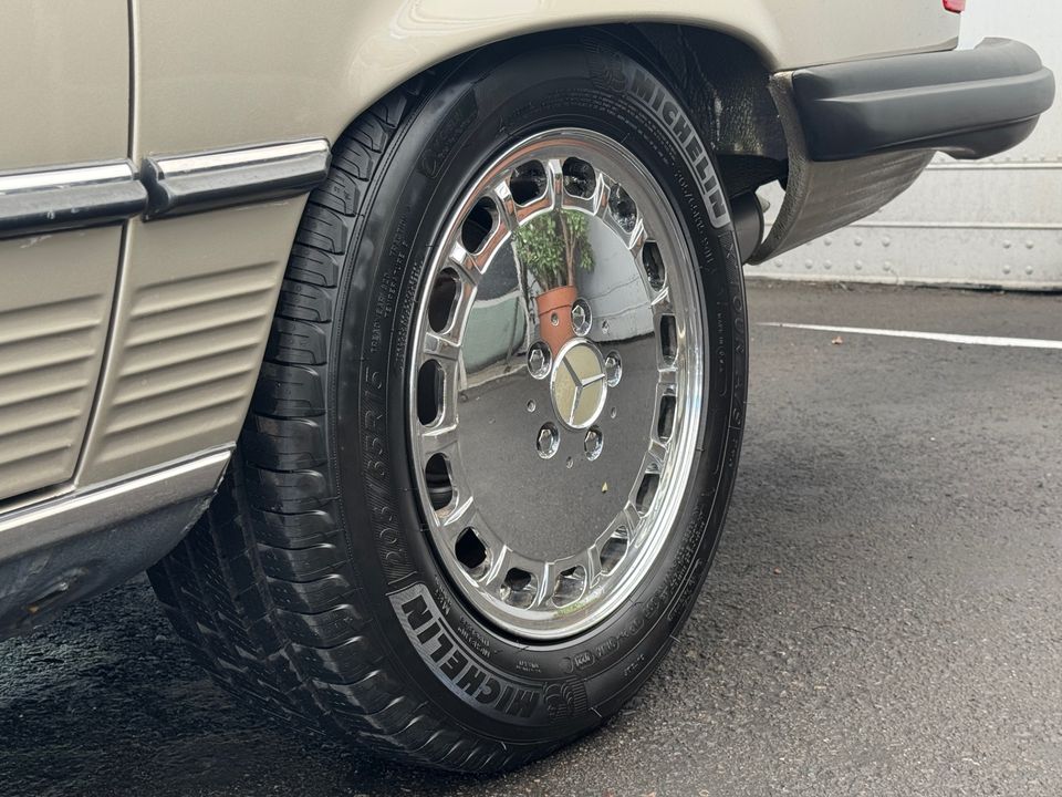 1988 Mercedes-Benz 560-Class