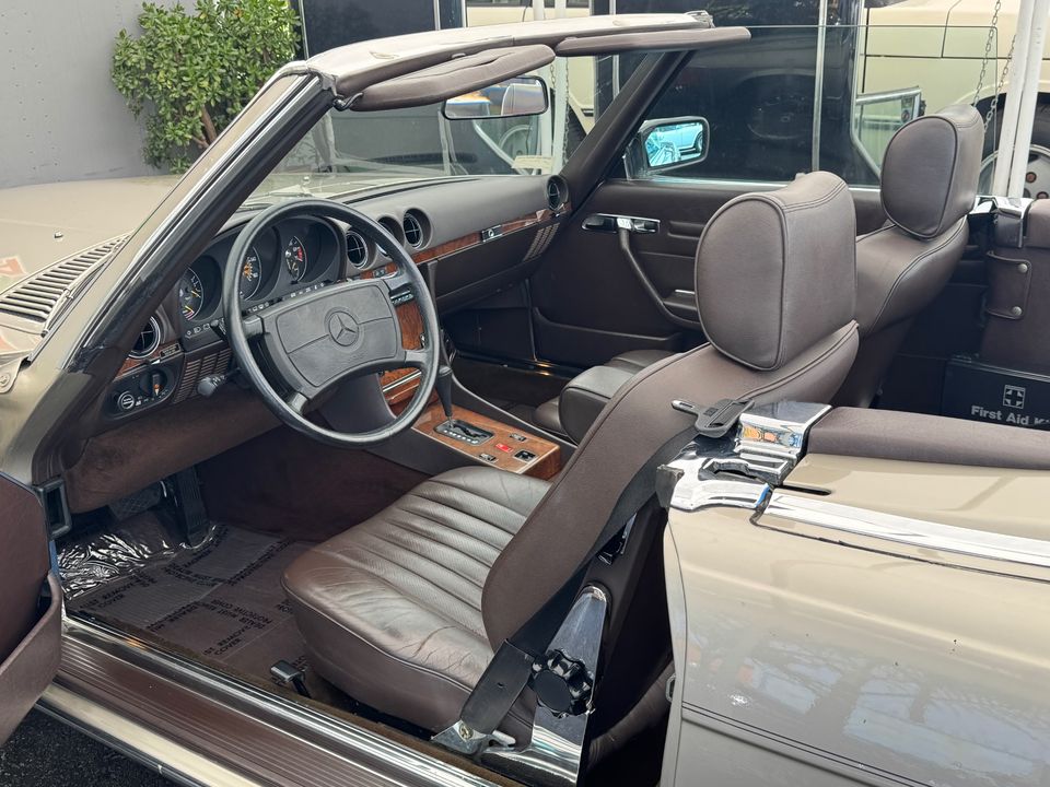 1988 Mercedes-Benz 560-Class