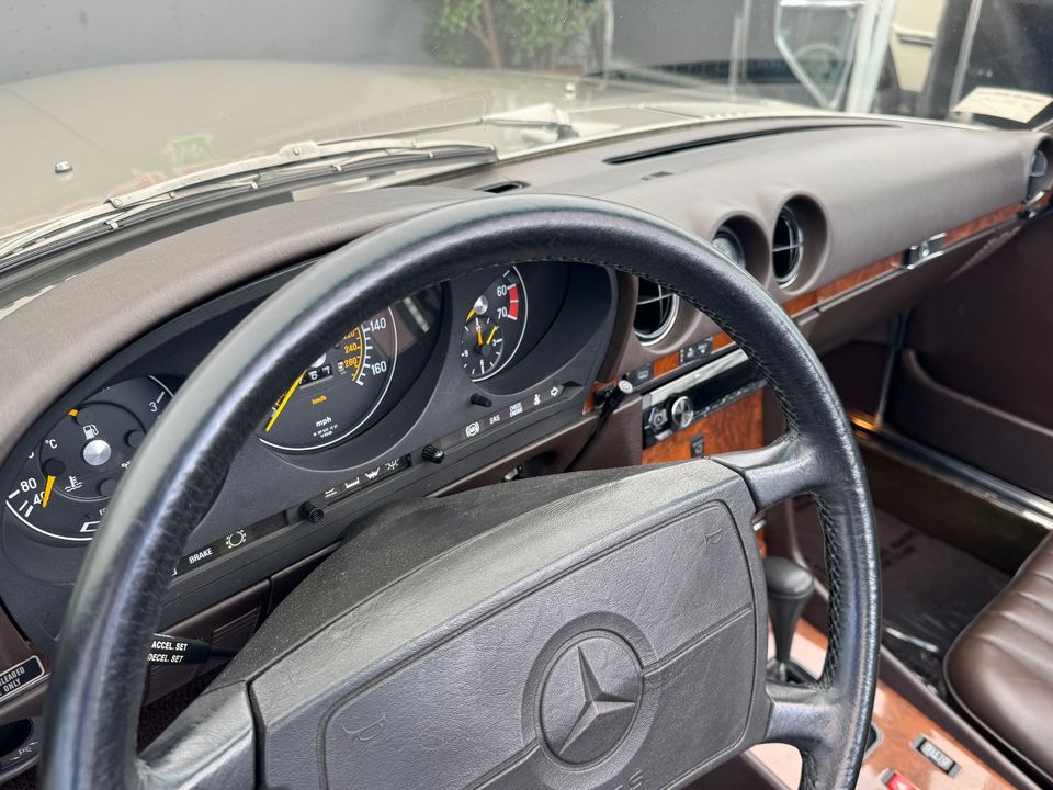 1988 Mercedes-Benz 560-Class