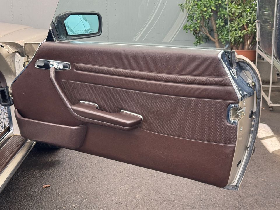 1988 Mercedes-Benz 560-Class