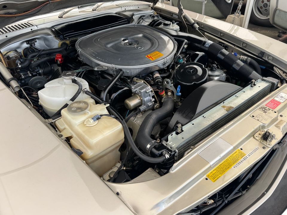 1988 Mercedes-Benz 560-Class
