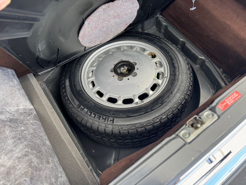 1988 Mercedes-Benz 560-Class