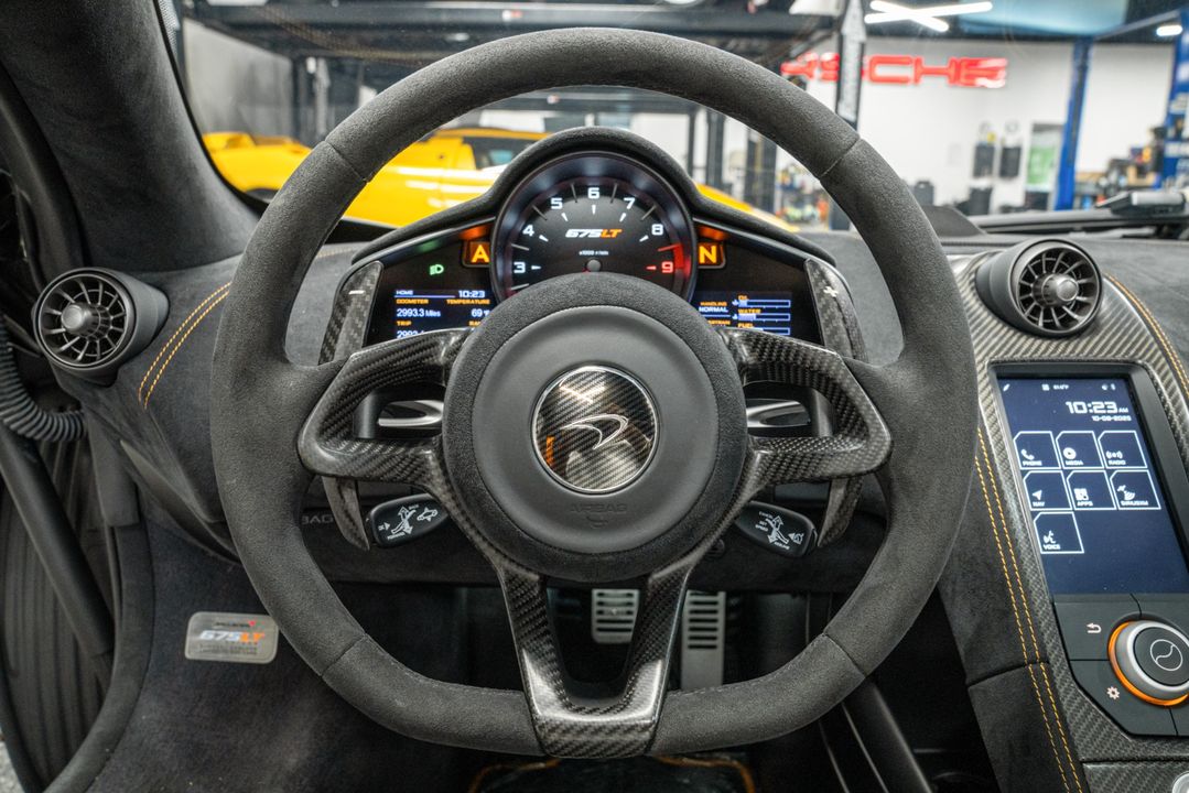 2016 McLaren 675LT