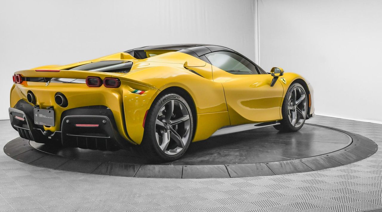 2022 Ferrari SF90 Spider