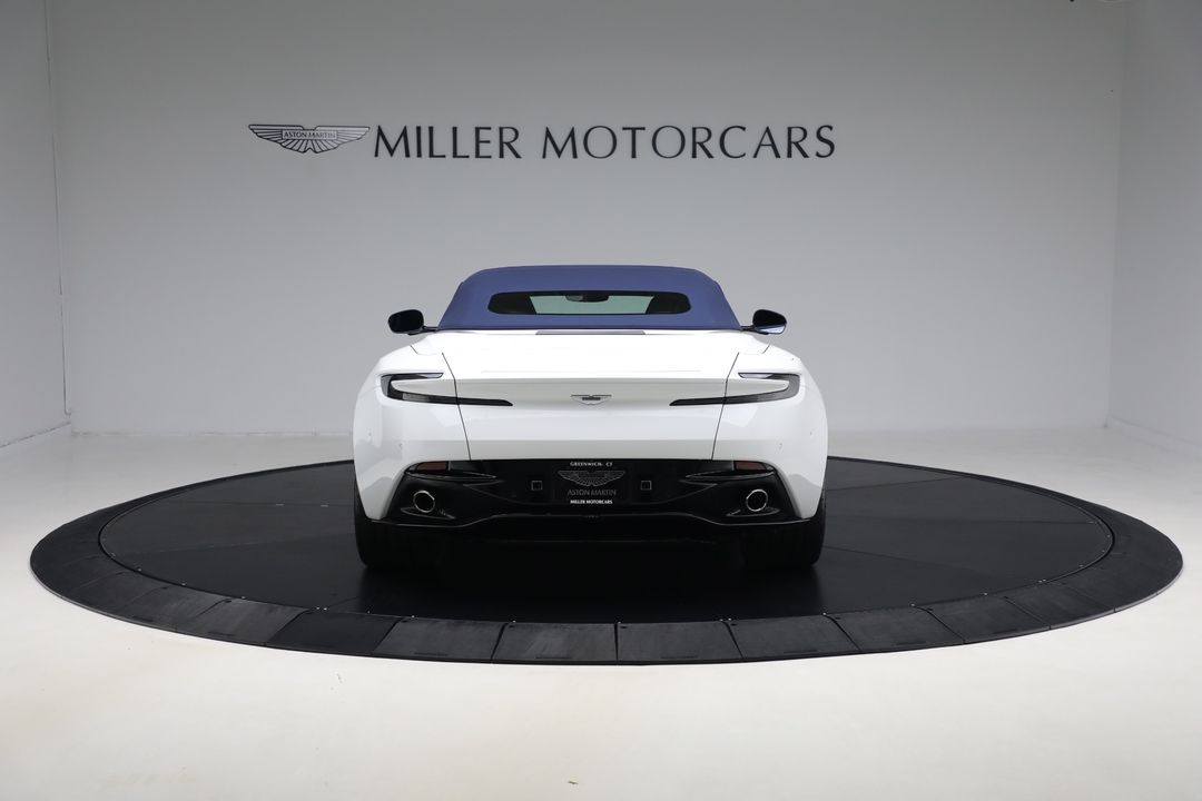 2024 Aston Martin DB12