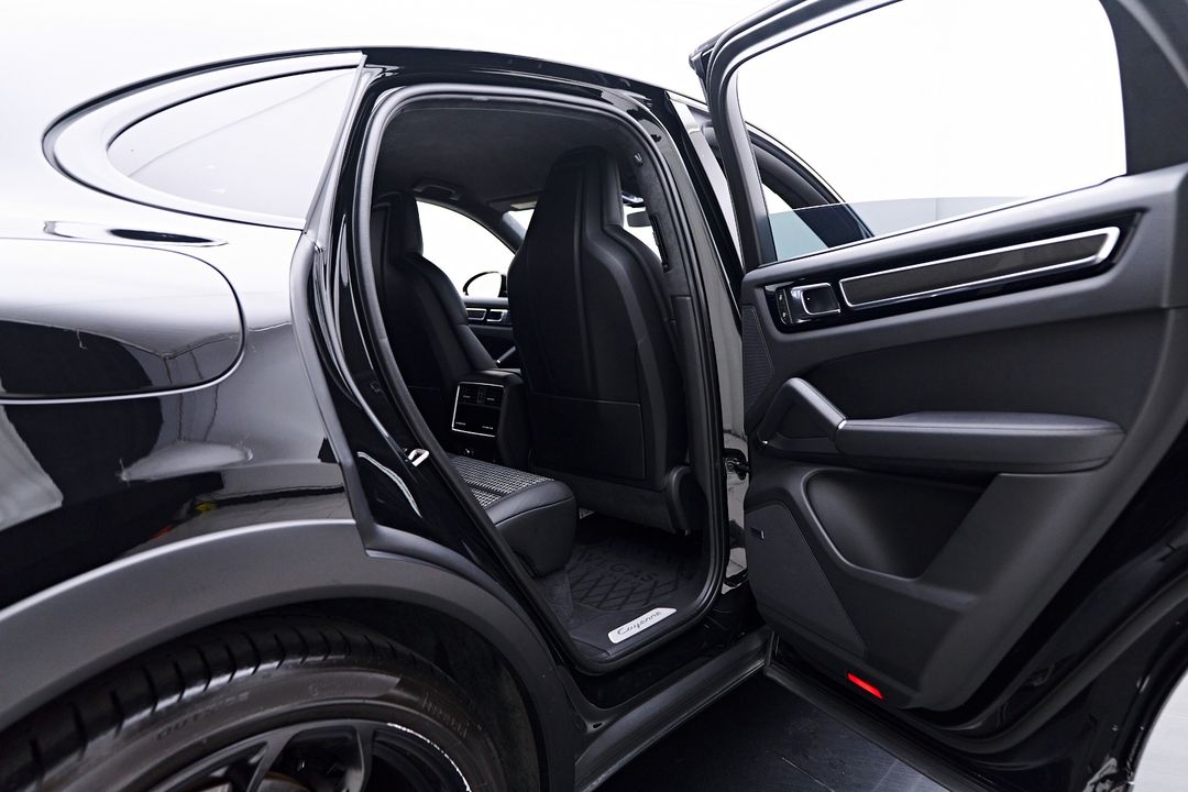 2023 Porsche Cayenne E-Hybrid Coupe