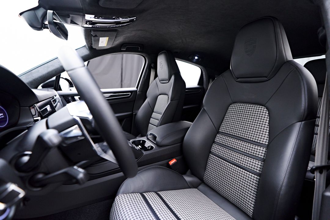 2023 Porsche Cayenne E-Hybrid Coupe