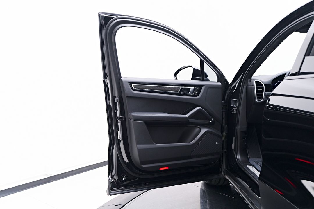 2023 Porsche Cayenne E-Hybrid Coupe