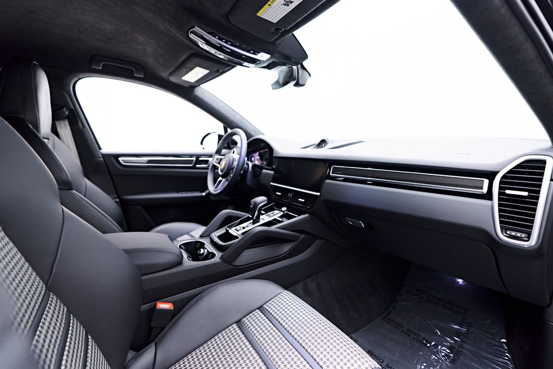 2023 Porsche Cayenne E-Hybrid Coupe