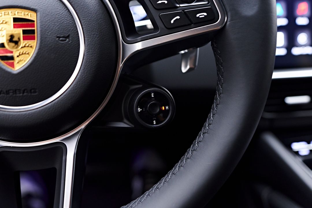 2023 Porsche Cayenne E-Hybrid Coupe