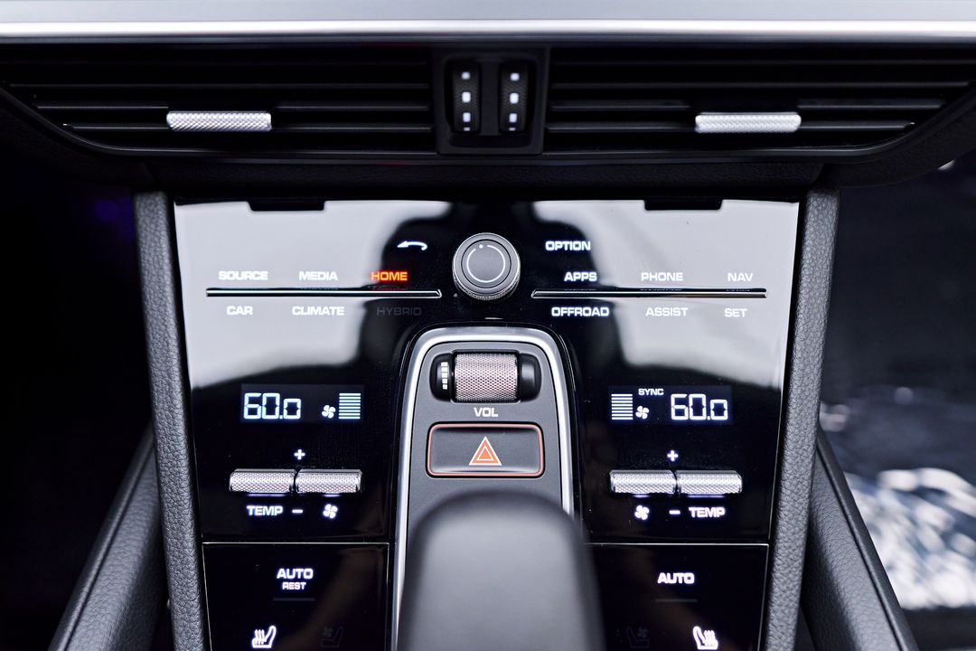 2023 Porsche Cayenne E-Hybrid Coupe