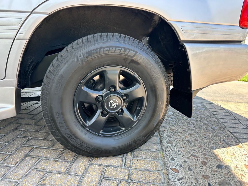 2000 Toyota Land Cruiser