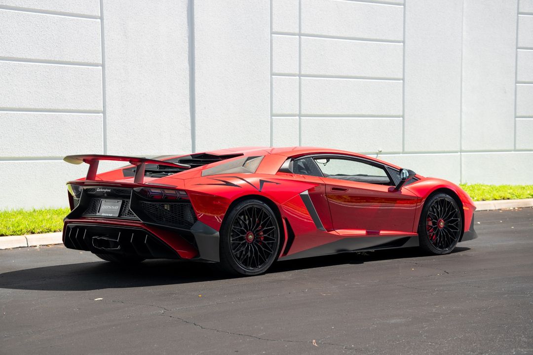 2016 Lamborghini Aventador