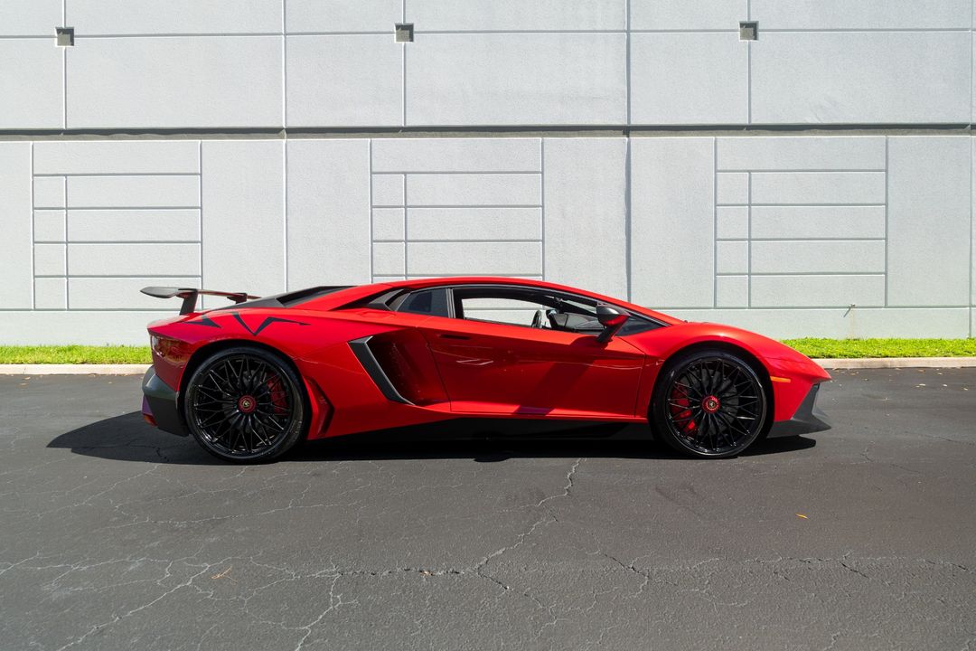 2016 Lamborghini Aventador