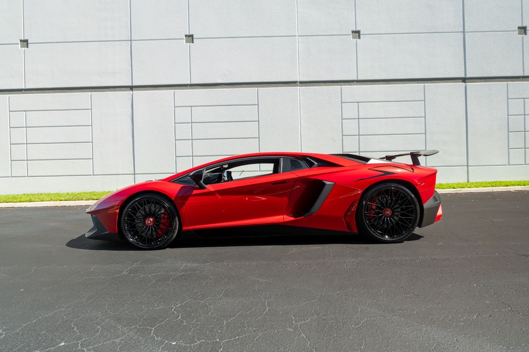 2016 Lamborghini Aventador