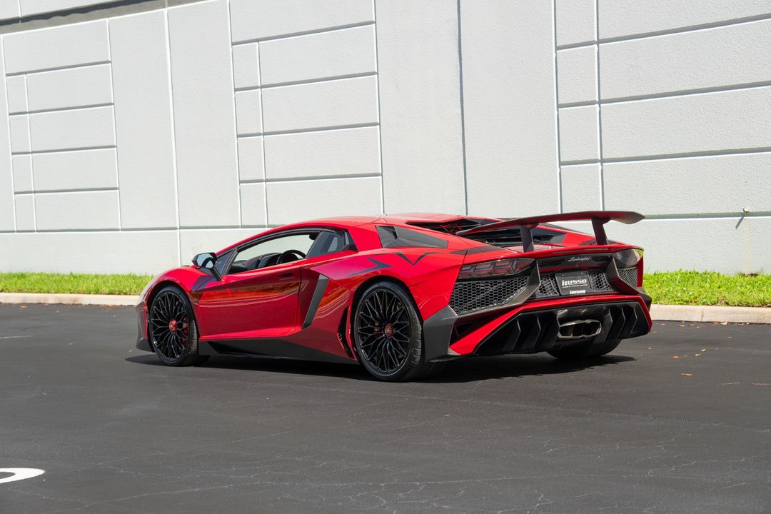 2016 Lamborghini Aventador