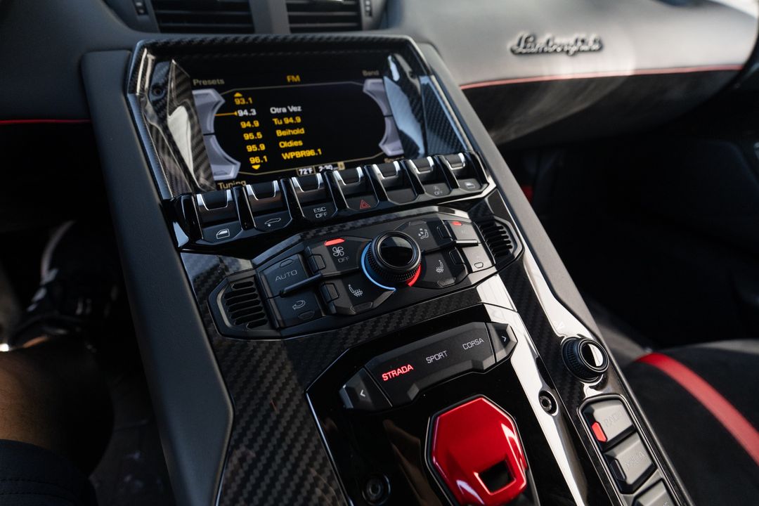 2016 Lamborghini Aventador