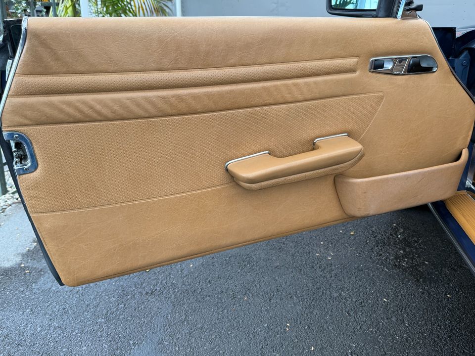 1987 Mercedes-Benz 560-Class